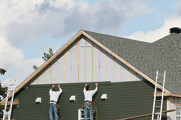 Professional Siding technician working in Warrenton, VA